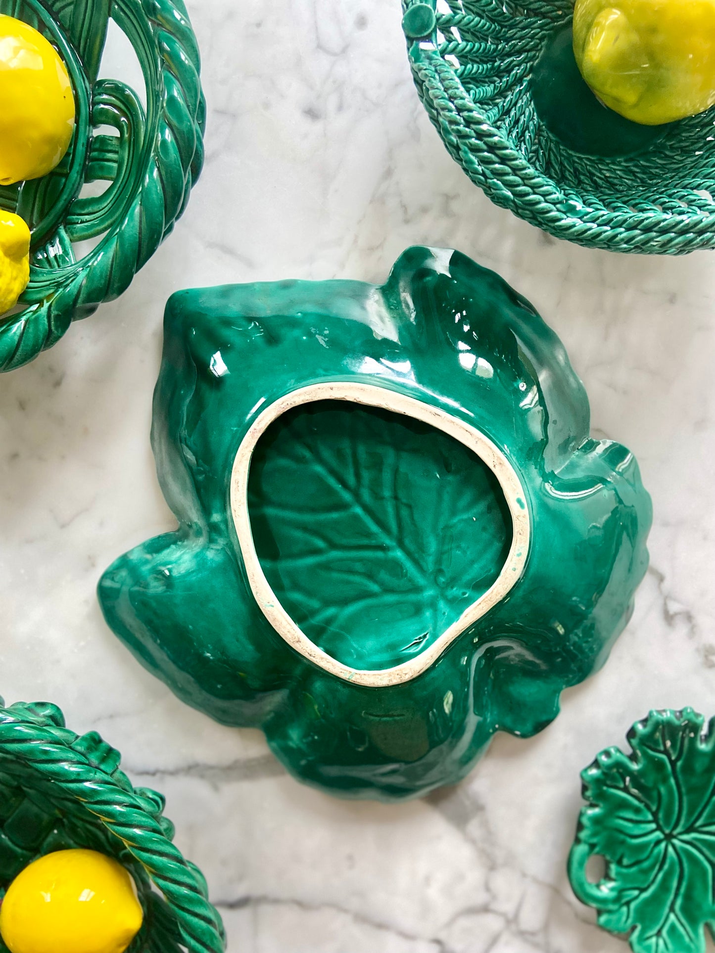 Grande coupe "Chêne" en céramique - Vallauris - vers 1950.