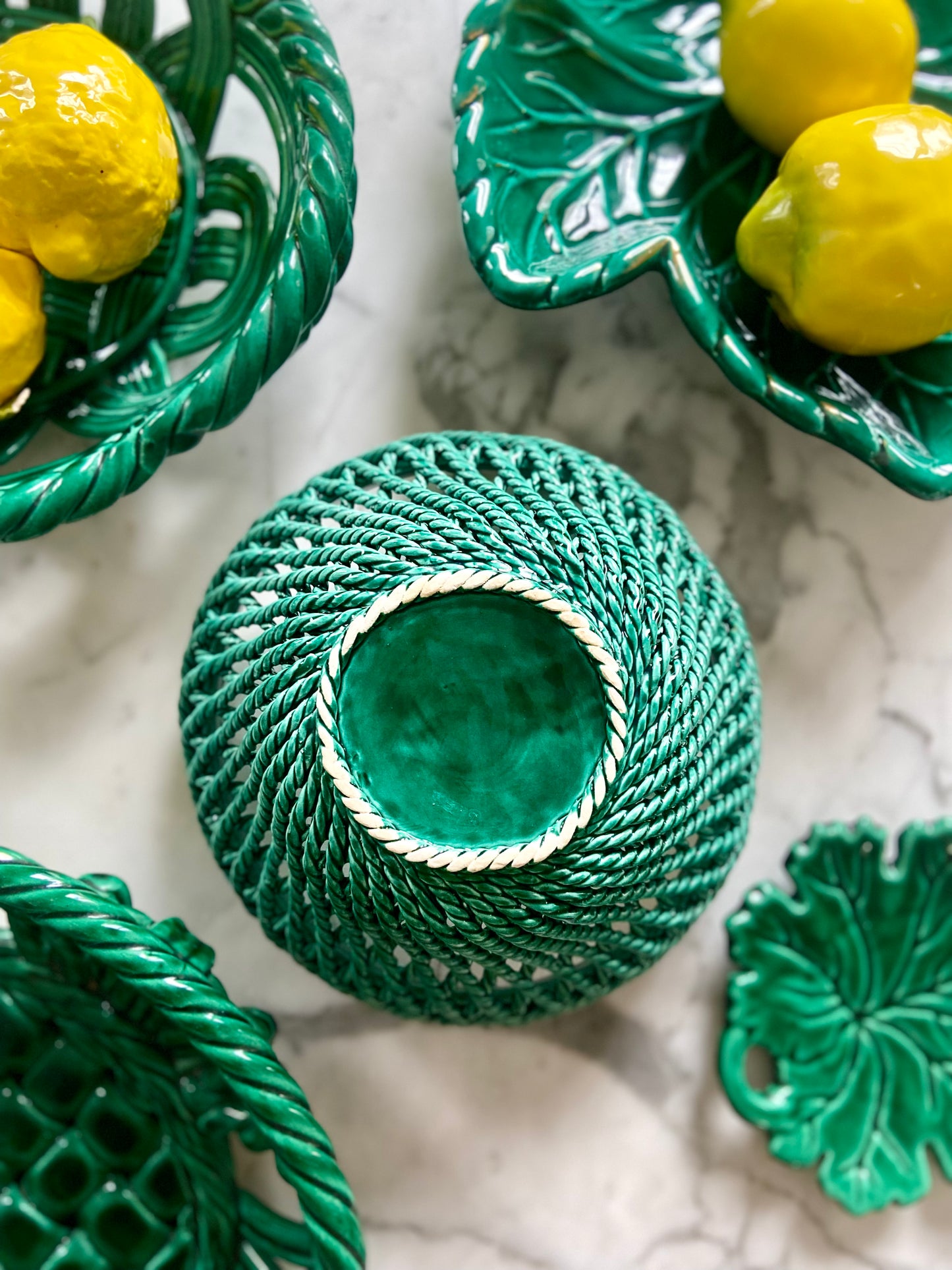 Corbeille ronde en céramique tressée - Vallauris - vers 1950.