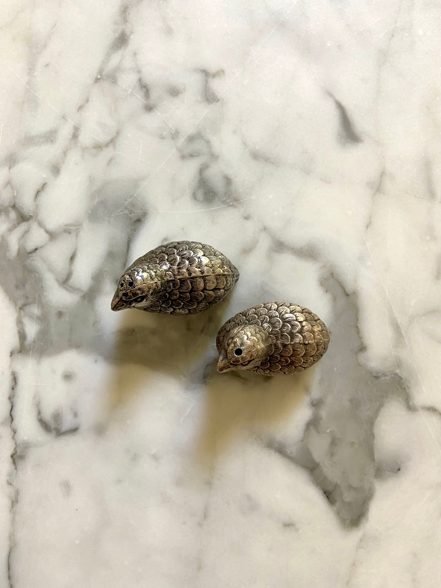 Duo de salière & poivrière "Petites cailles" en argent - 1960.