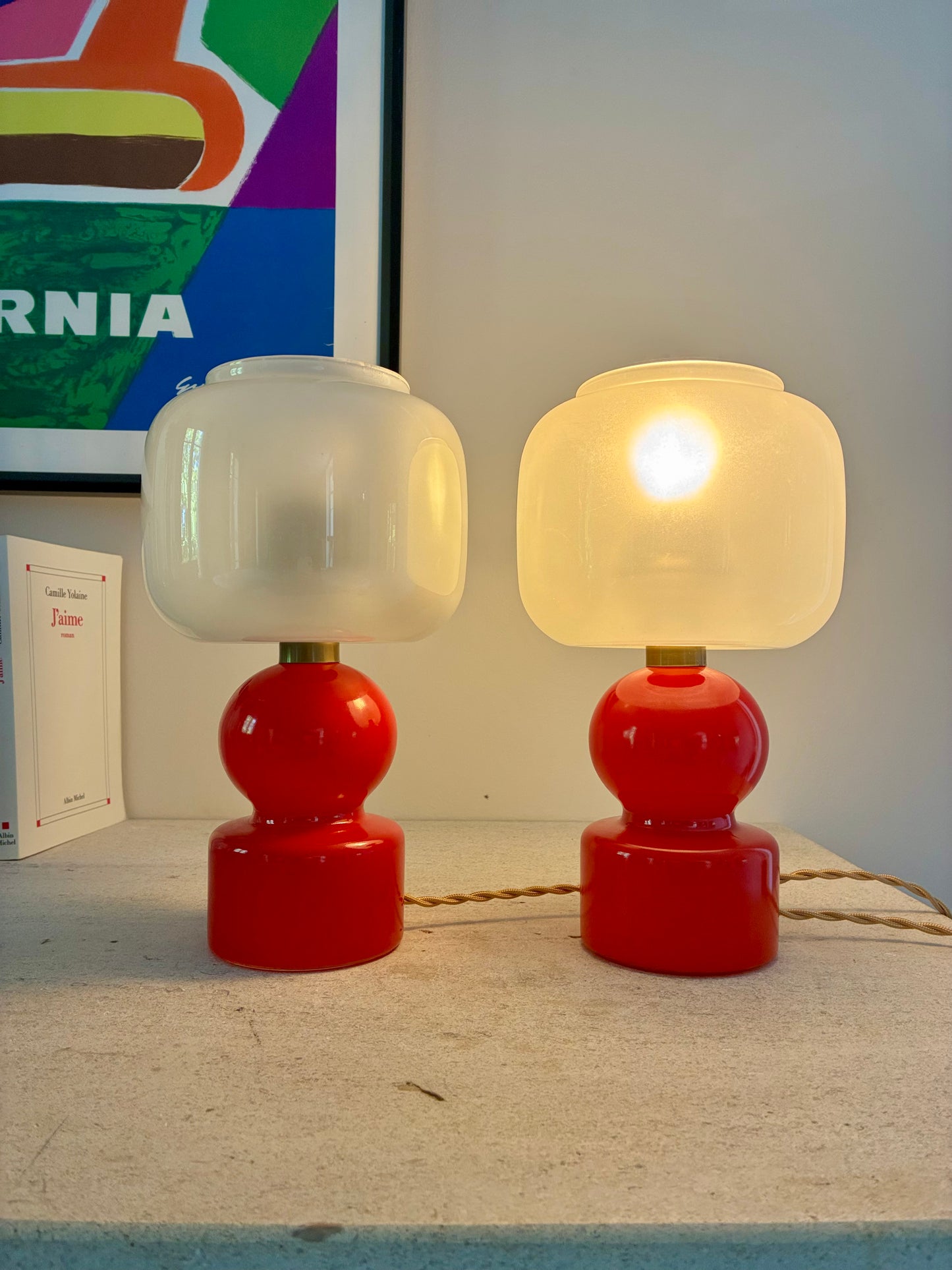 Paire de lampes de chevet "Globes" en verre rouge vif - 1960.