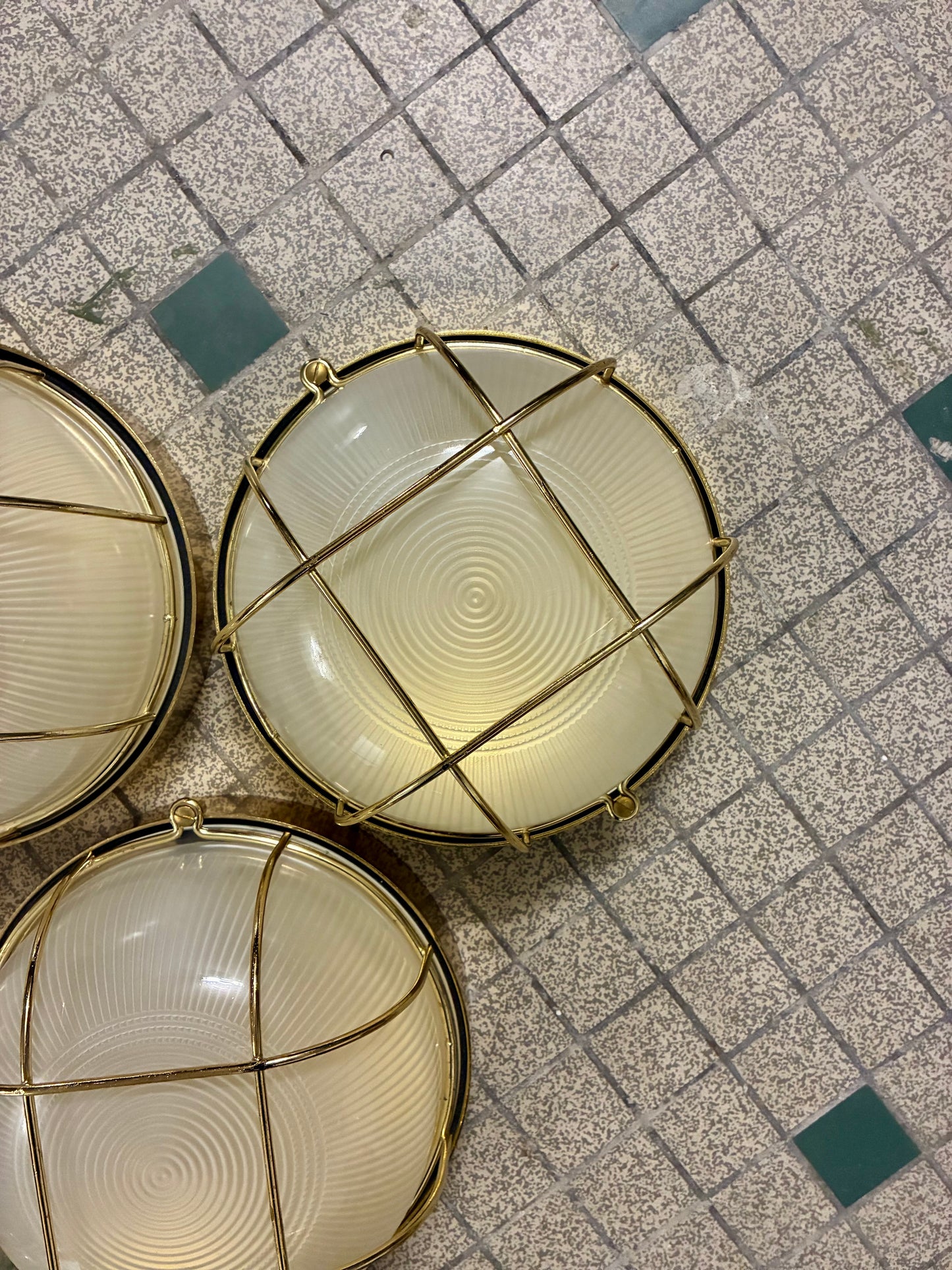 Paire d'appliques industrielles en verre et métal - 1970.