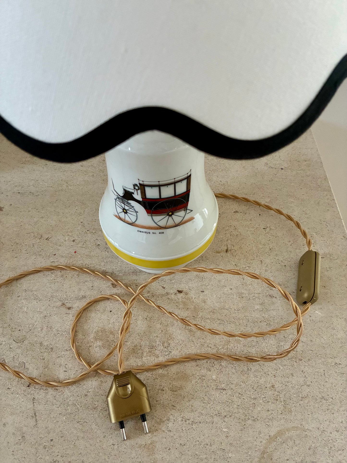 Petite lampe "Paris" en porcelaine - 1970.