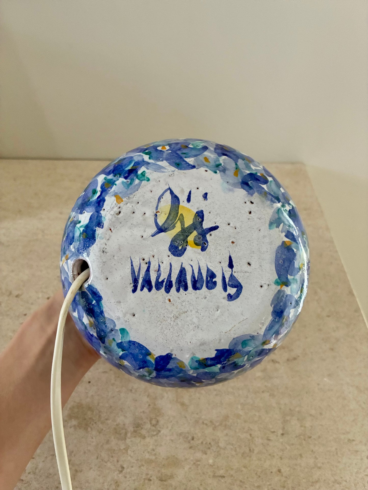 Petite lampe "Fleurie" signée Vallauris en céramique peinte - 1960.