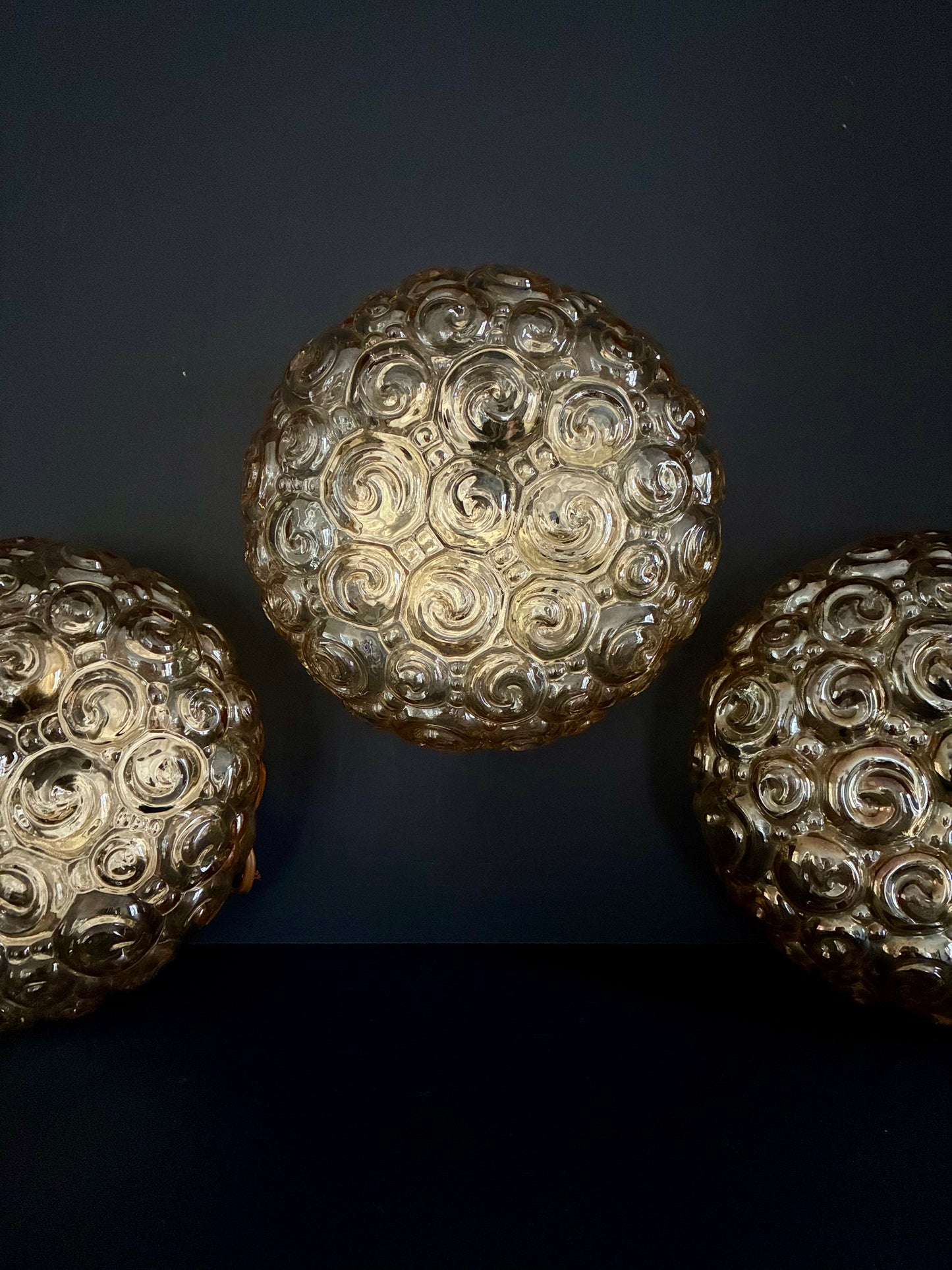 Trio d'appliques "Bubble" en verre ambré - 1960.