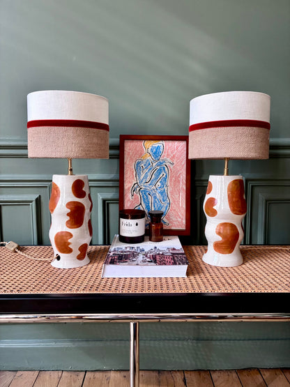 Lampe "Initiale" SPOT x ATOME en céramique - 2026 (Havane).