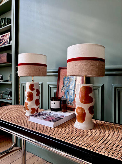 Lampe "Initiale" SPOT x ATOME en céramique - 2026 (Havane).