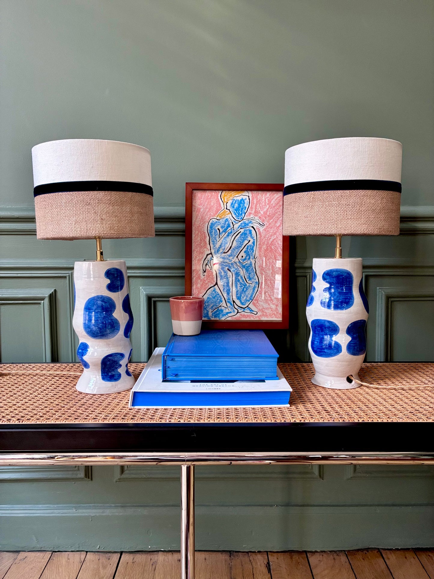 Lampe "Initiale" SPOT x ATOME en céramique - 2026 (Bleu roi).