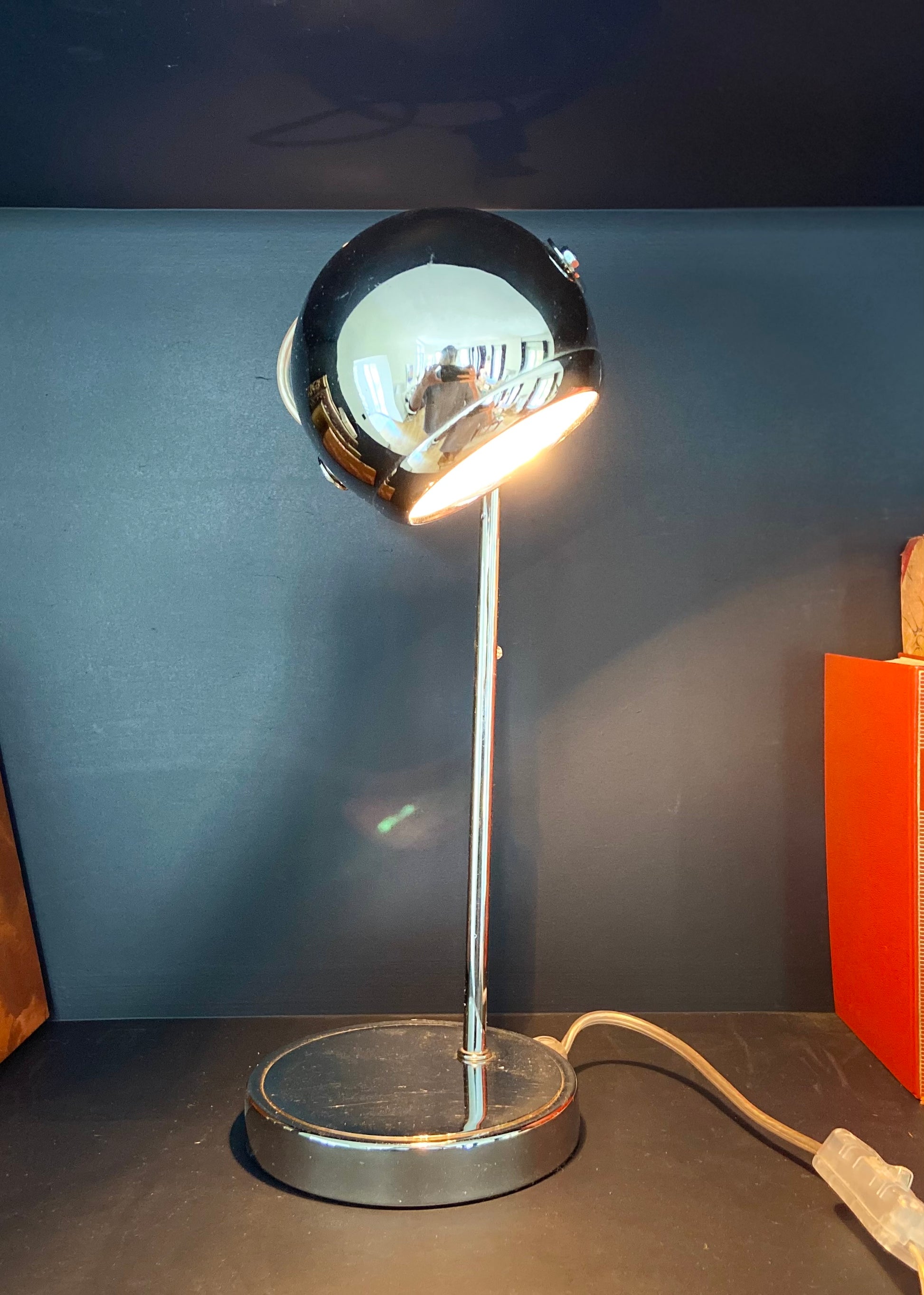 Lampe esprit "Eye-ball" en métal chromé