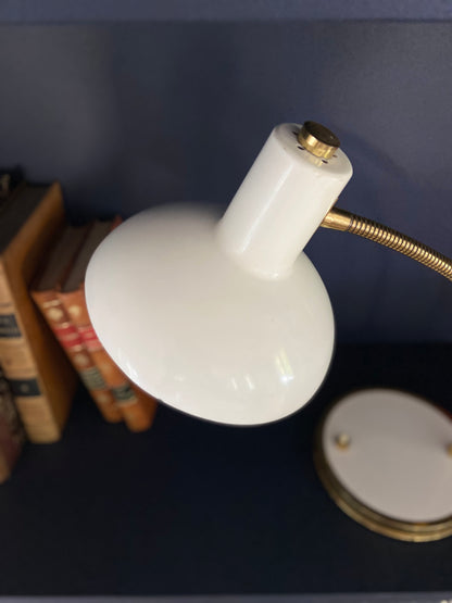 “Hood” desk lamp