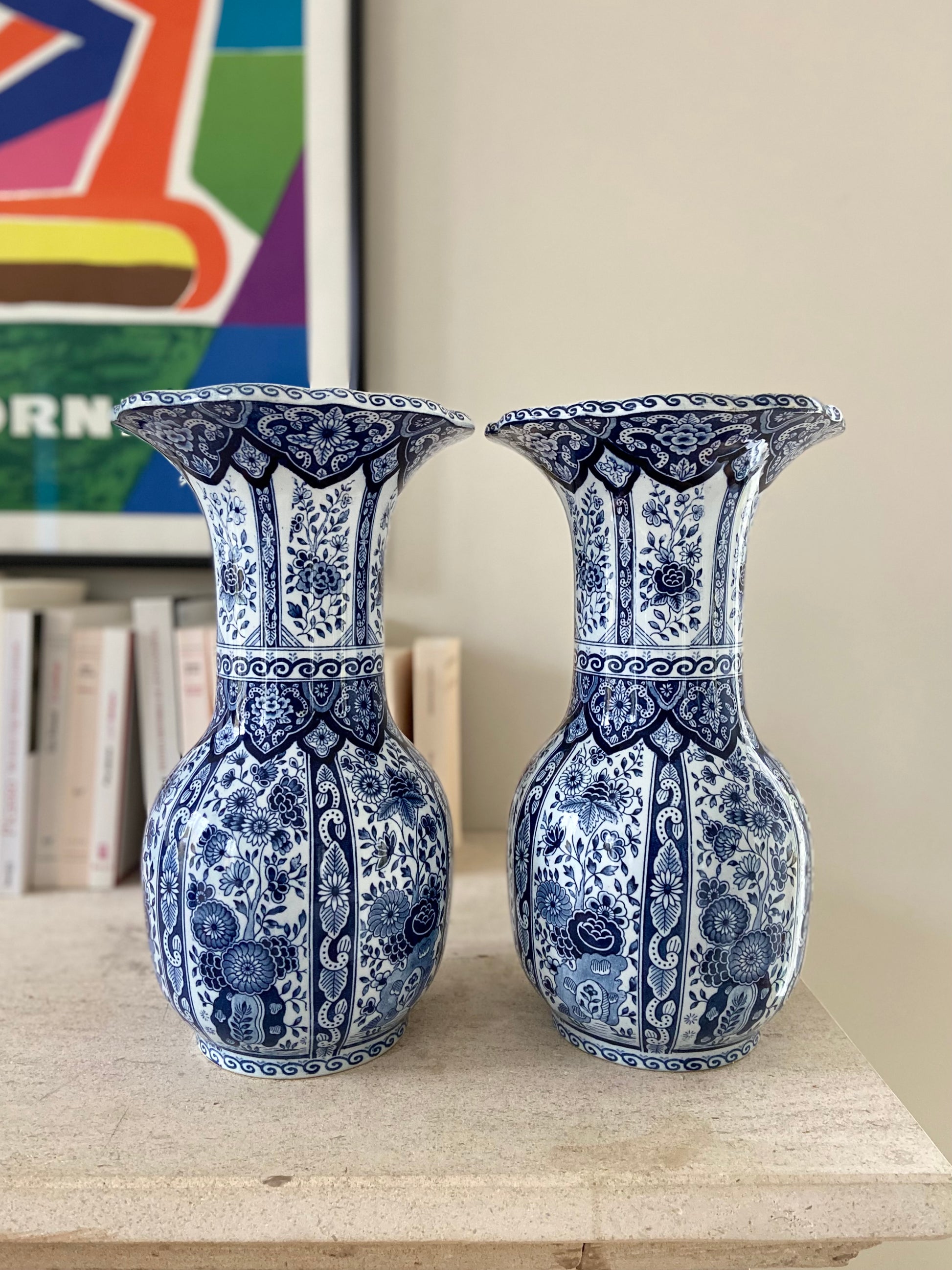 Paire de vases "Balustre" en faïence