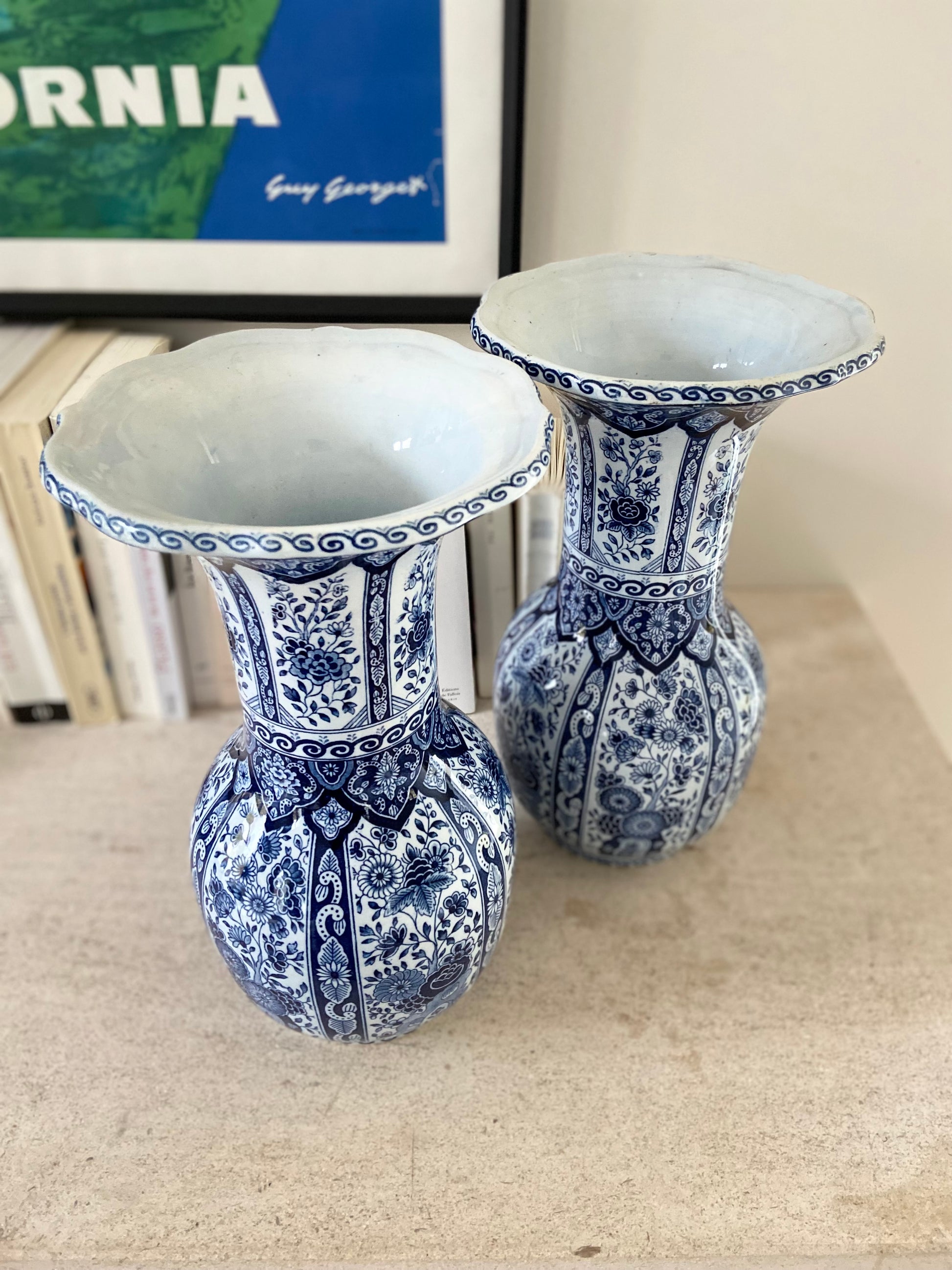 Paire de vases "Balustre" en faïence