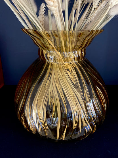 Vase en verre taillé