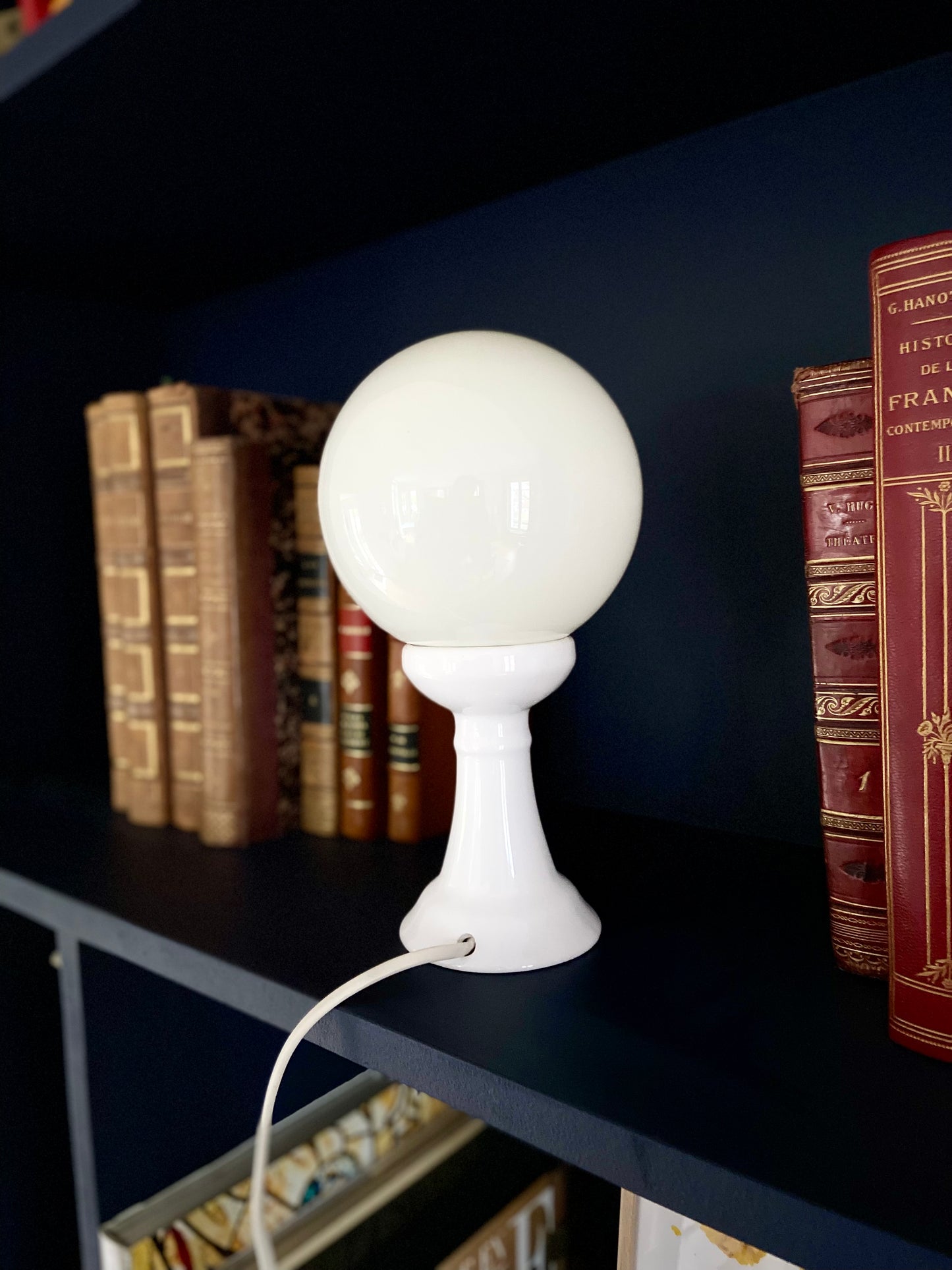 Petite lampe "Boule" en verre fumé - Ere spatiale