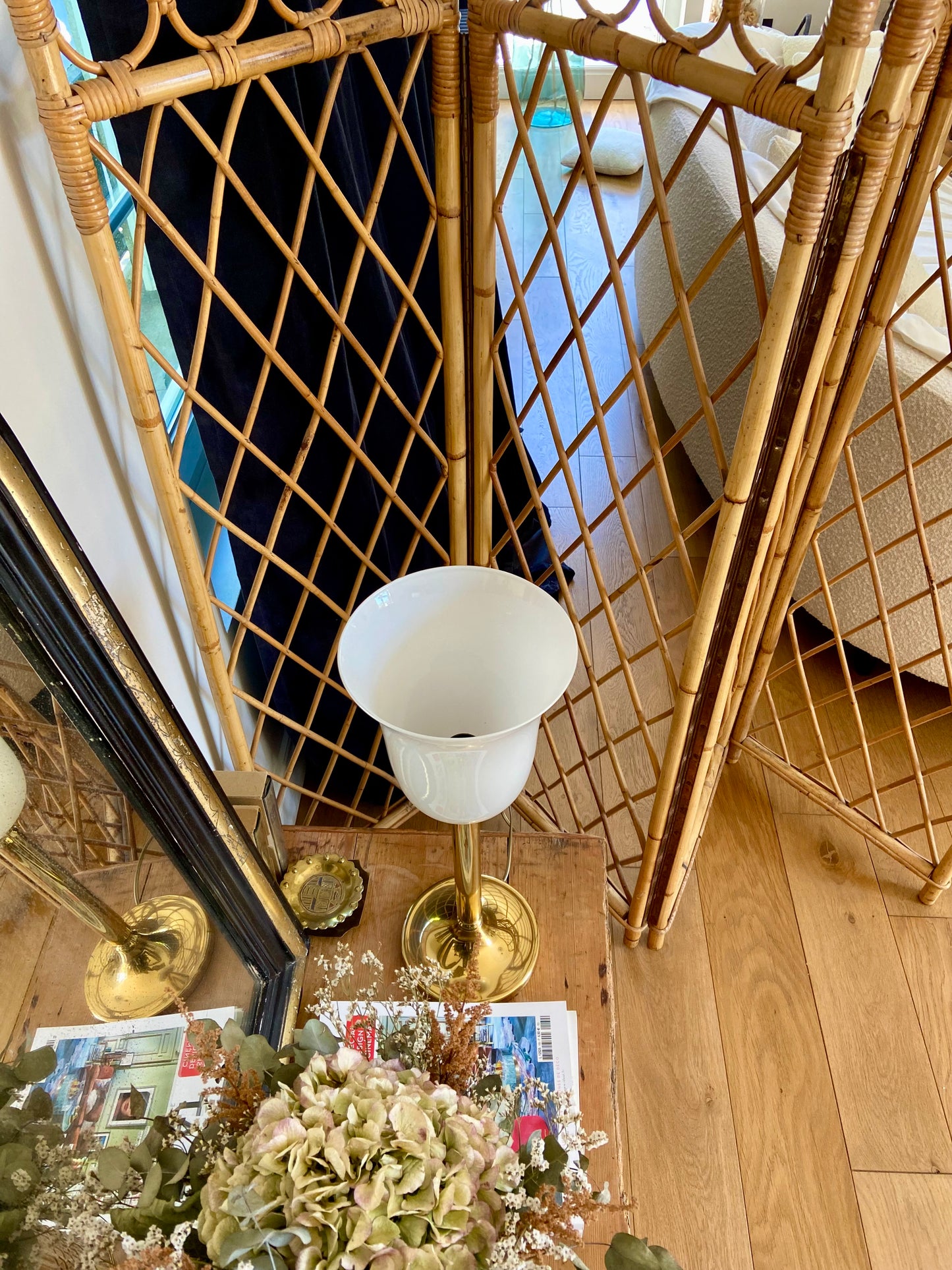 Large "Tulip" lamp in glass and brass - circa 1960.