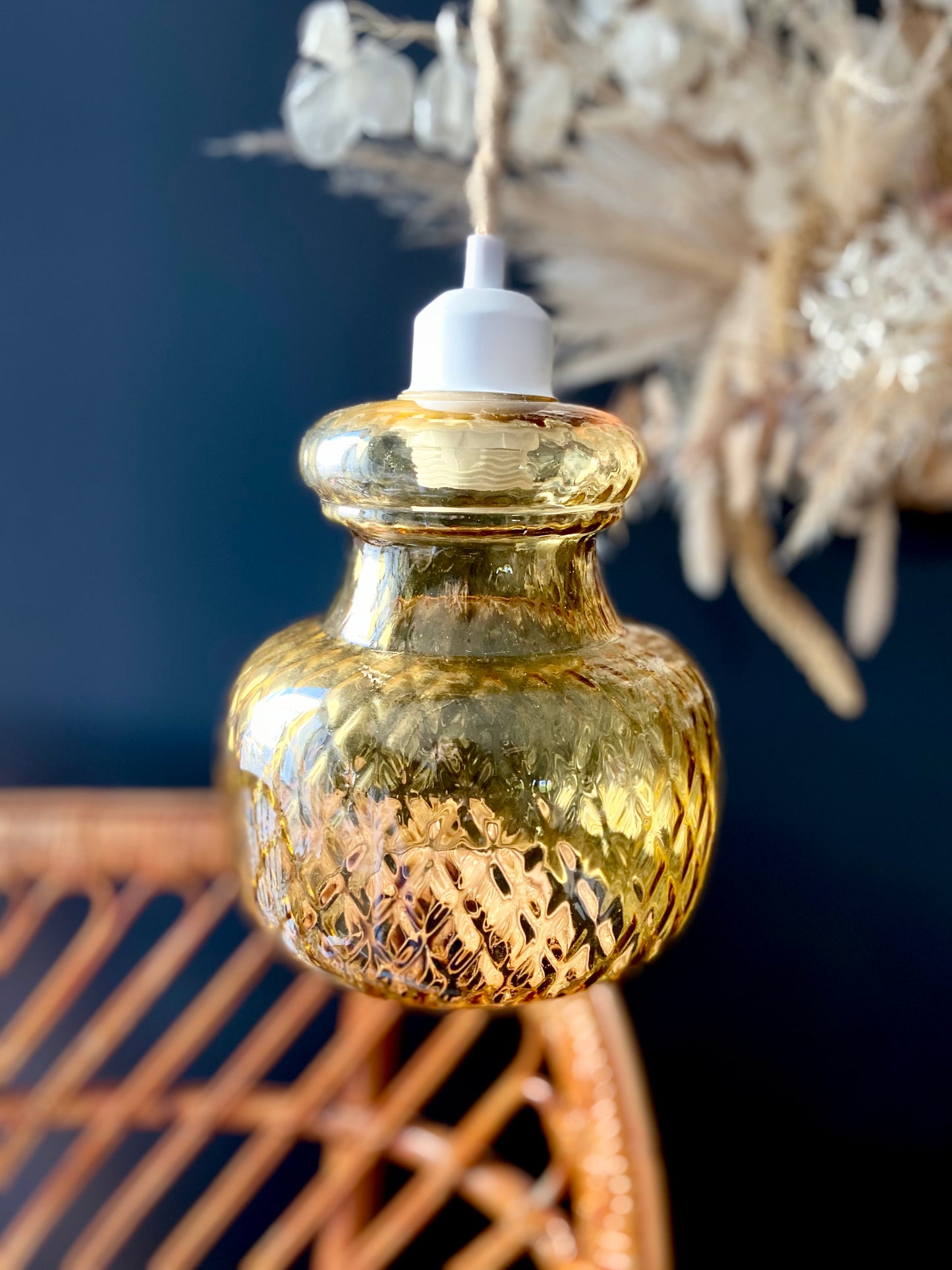 Petite suspension "Poire" en verre taillé - vers 1950.