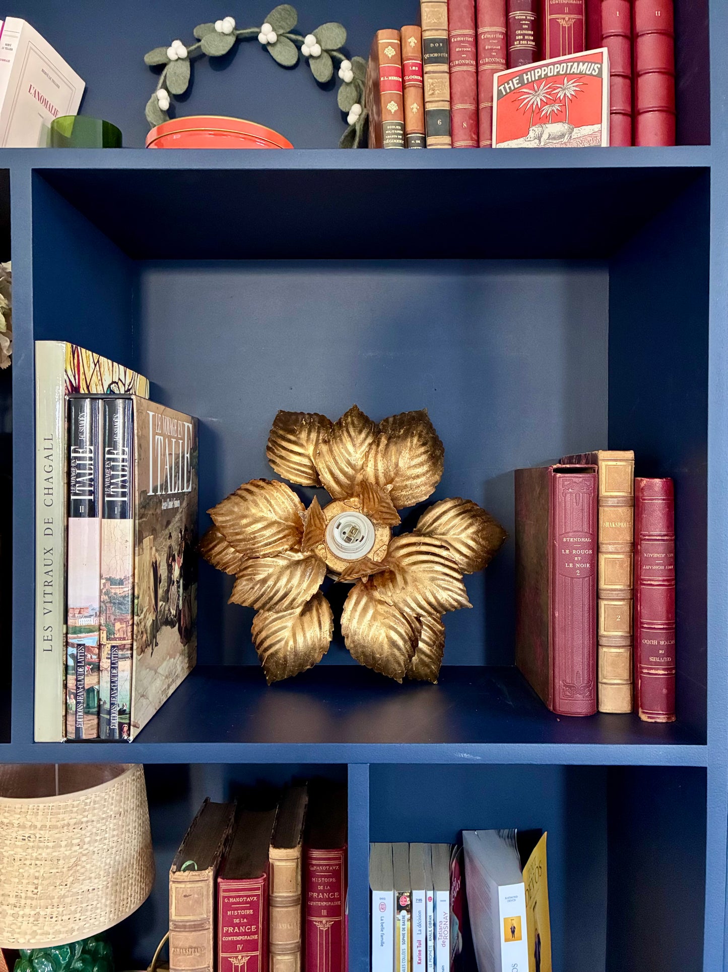 Applique à pétales "Masca Italie" en tôle doré - 1970.