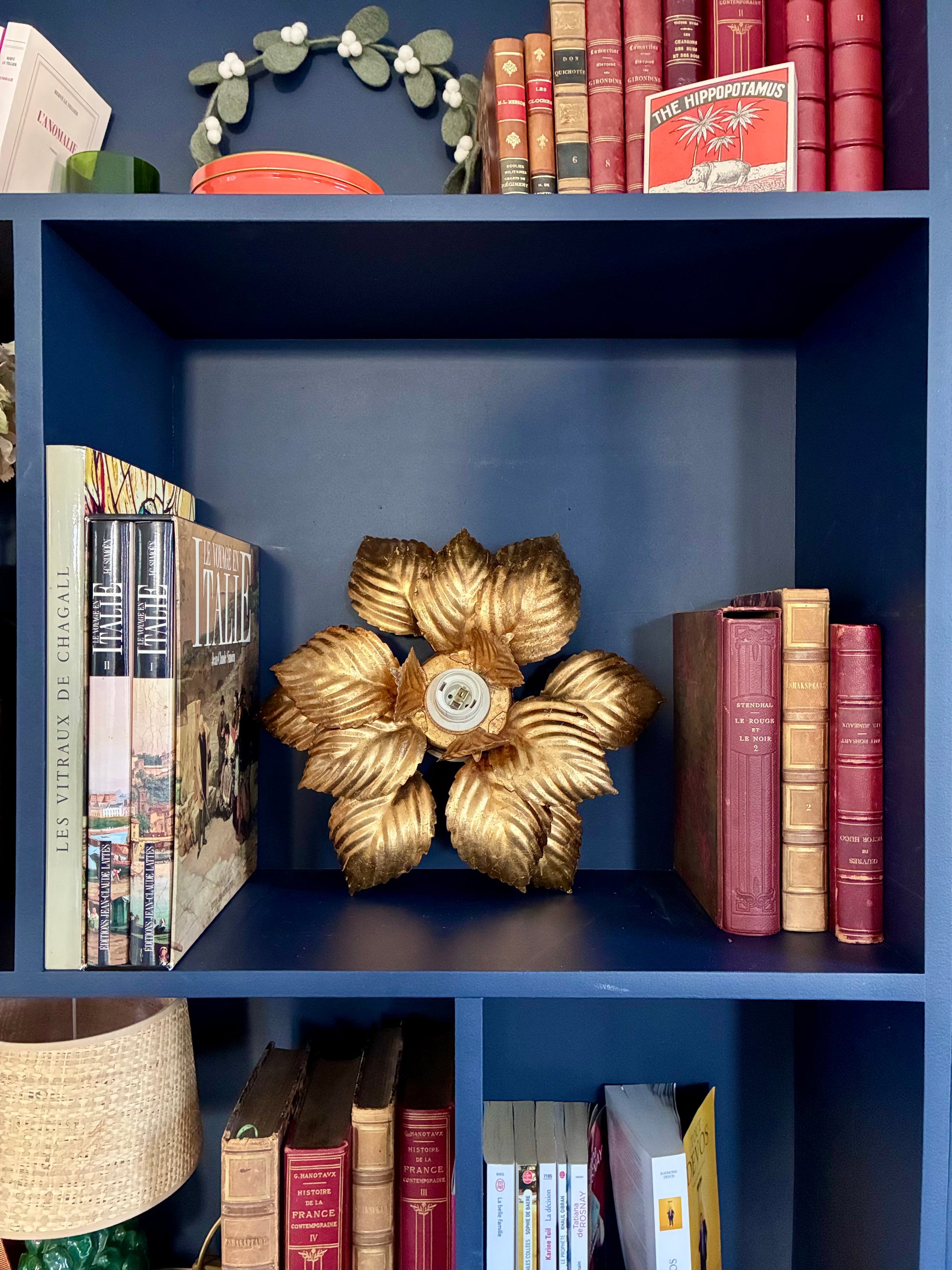 Applique à pétales "Masca Italie" en tôle doré - 1970.