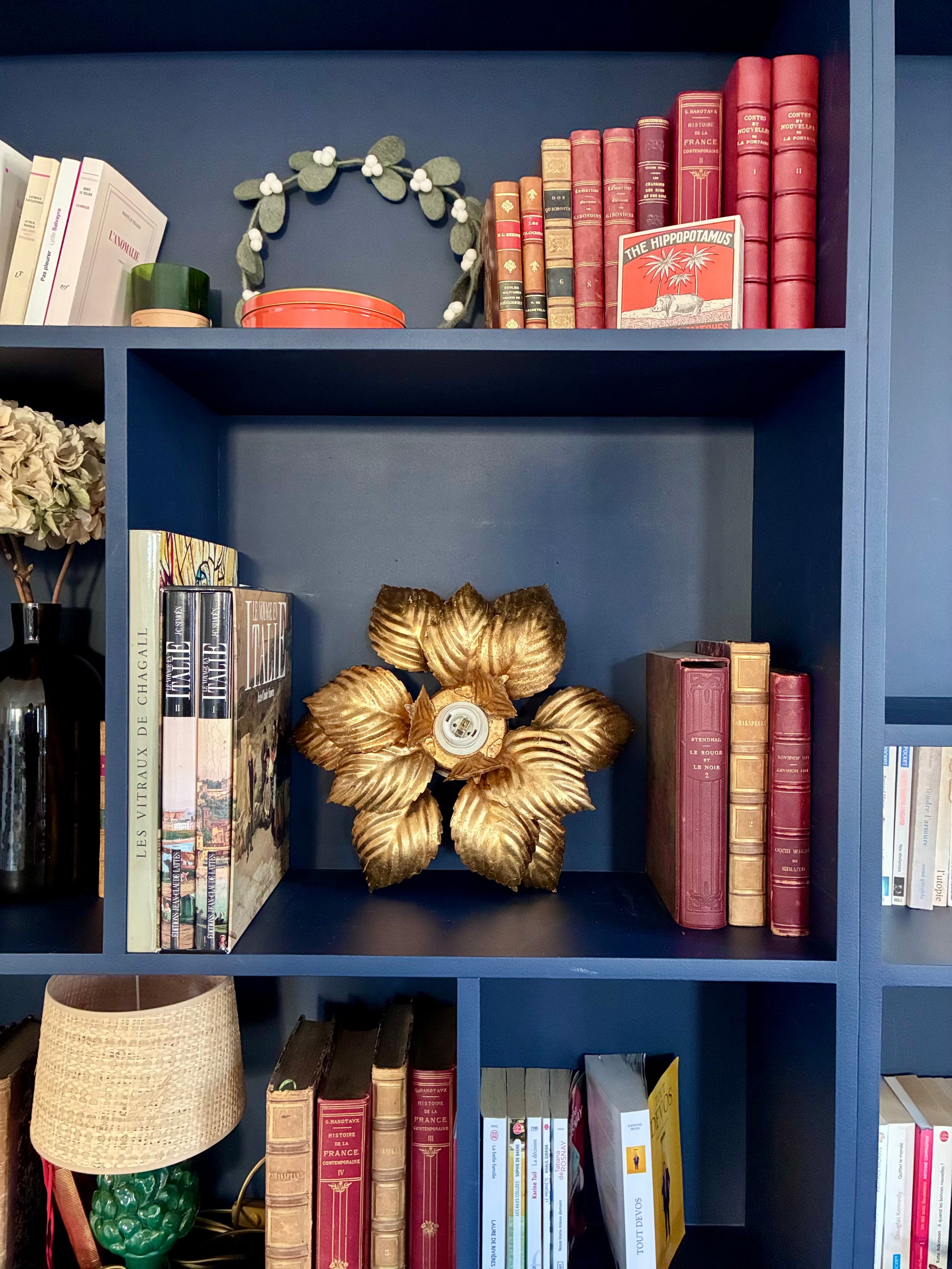 Applique à pétales "Masca Italie" en tôle doré - 1970.