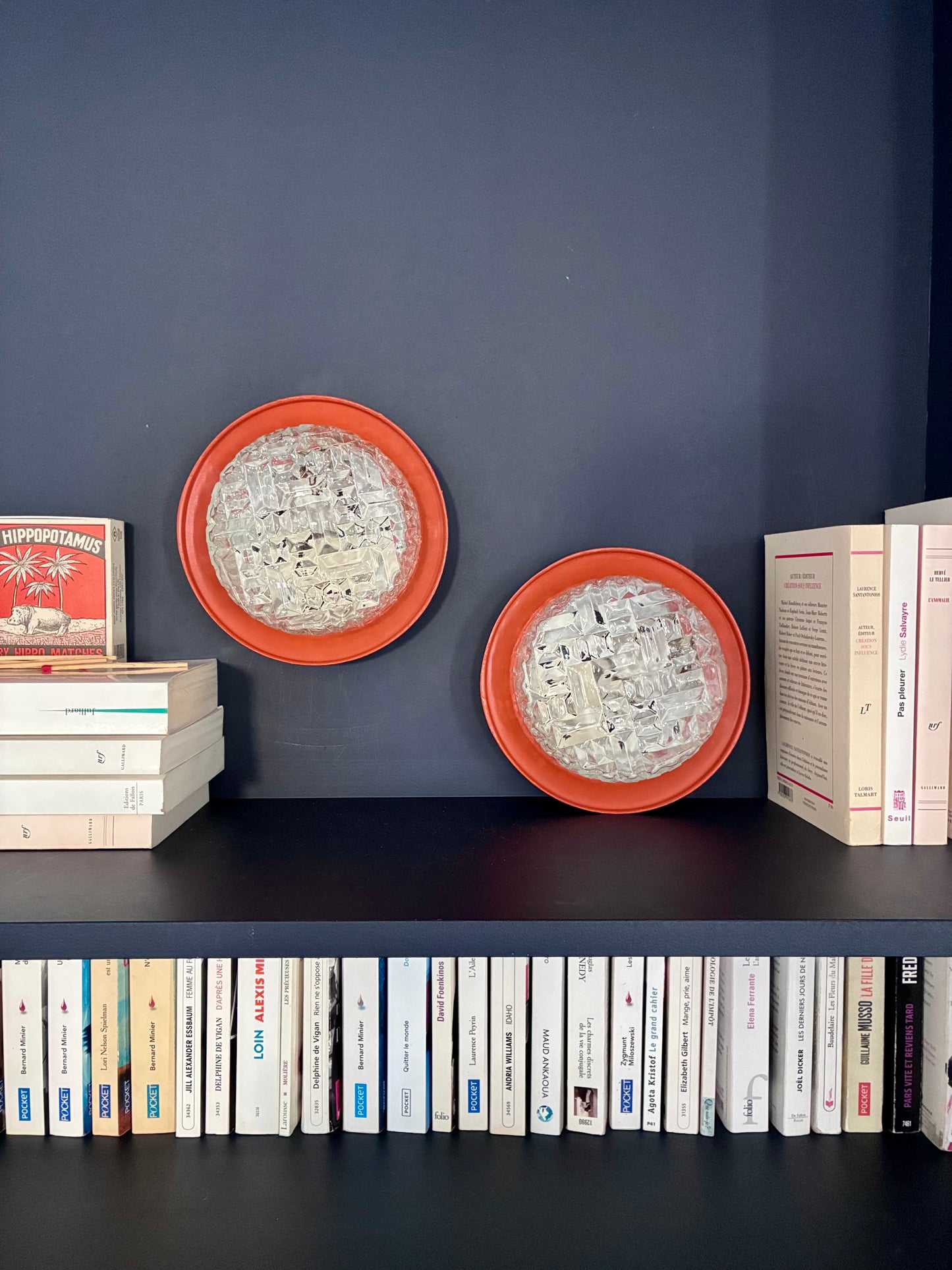 Paire d'appliques 70's en verre taillé.