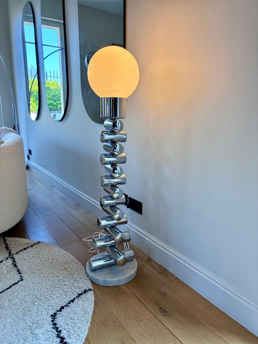 Lampadaire en métal chromé Carlo Nason pour Mazzega - 1960.