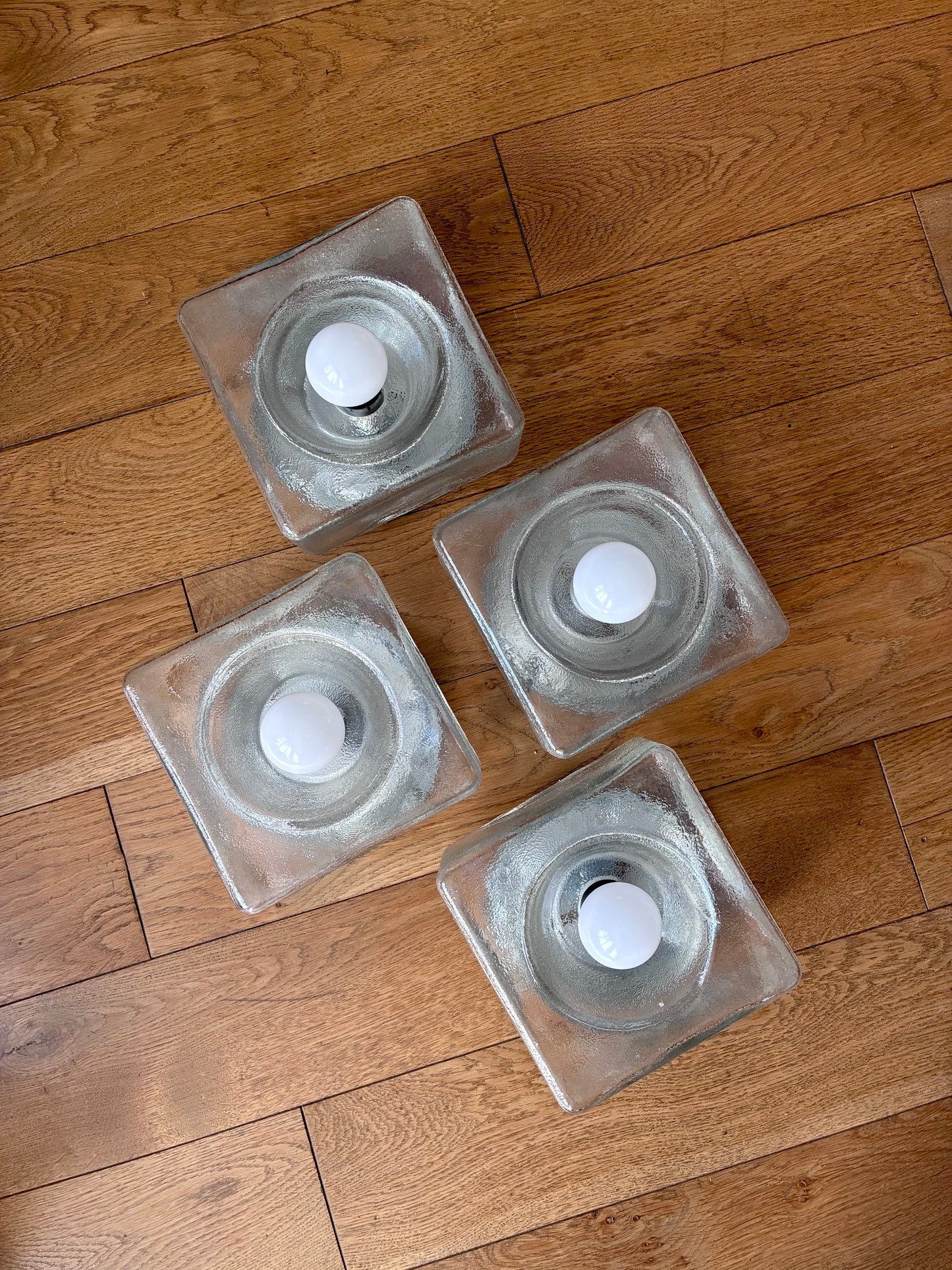 Quatre appliques "Ice cube" en verre - 1970.