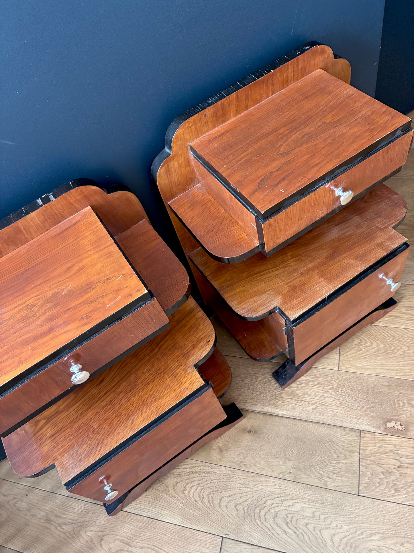 Paire de tables de chevet "Art déco" en bois - 1960.