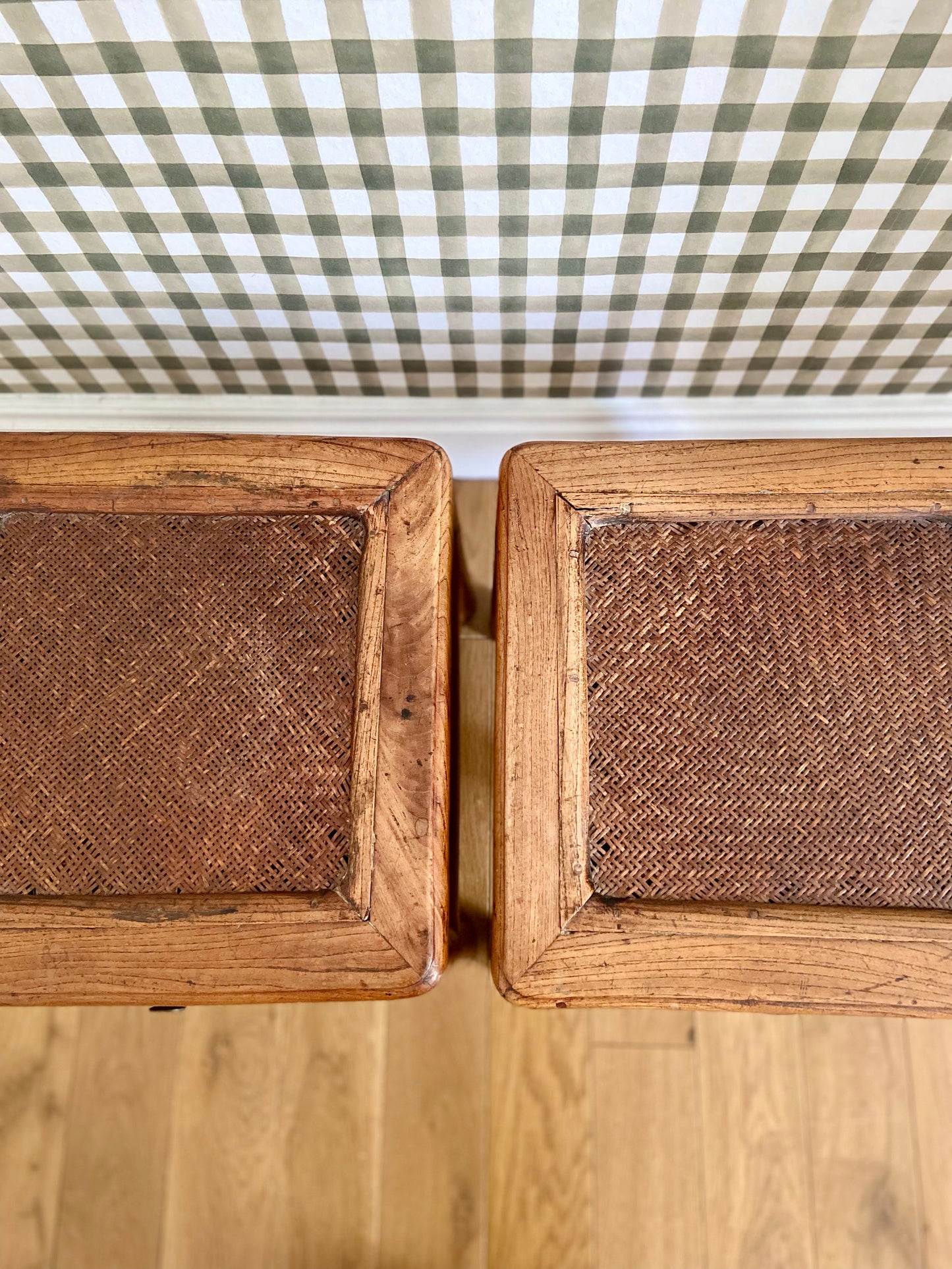 Pair of bedside tables in wood and woven straw