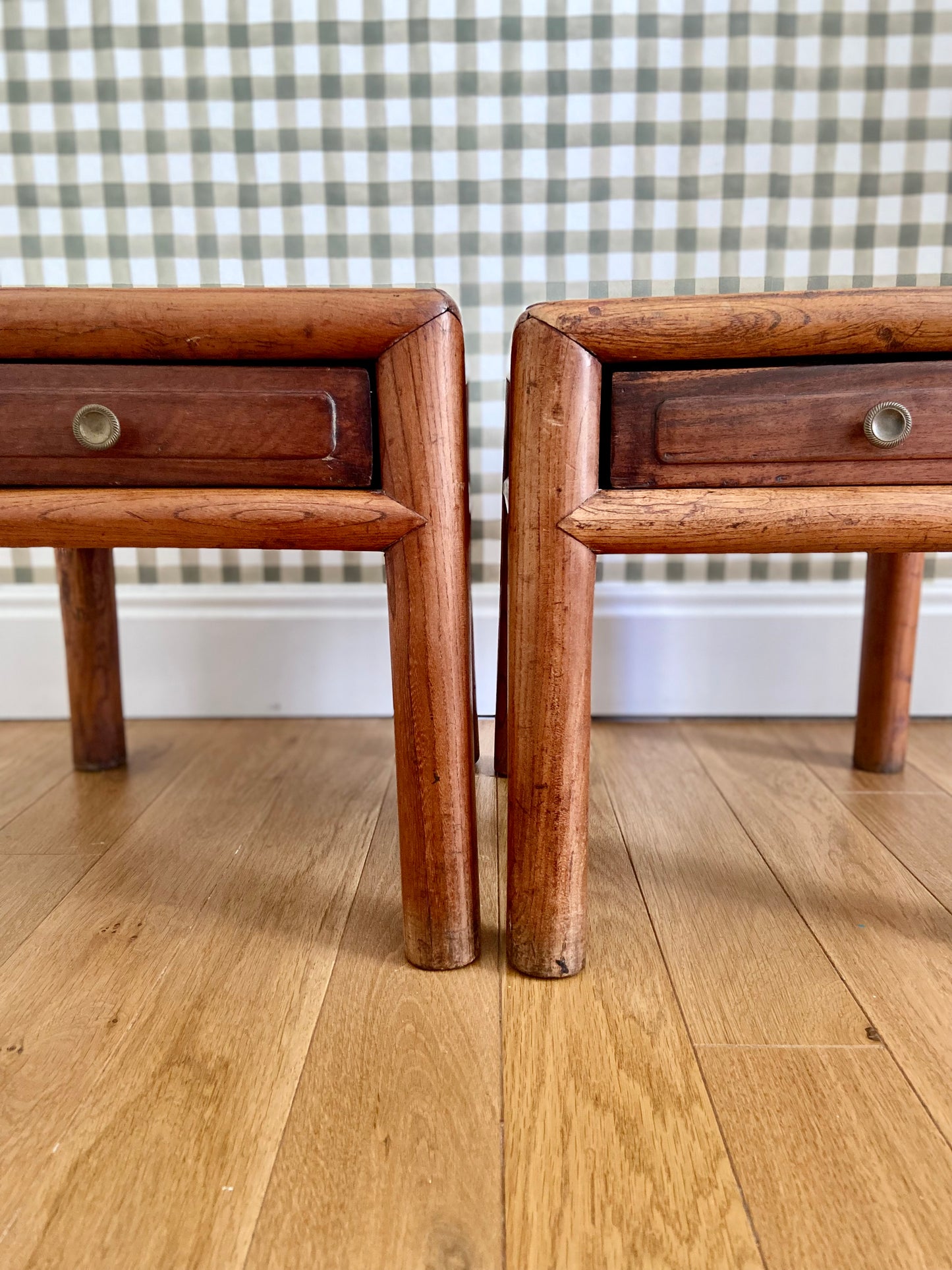 Pair of bedside tables in wood and woven straw