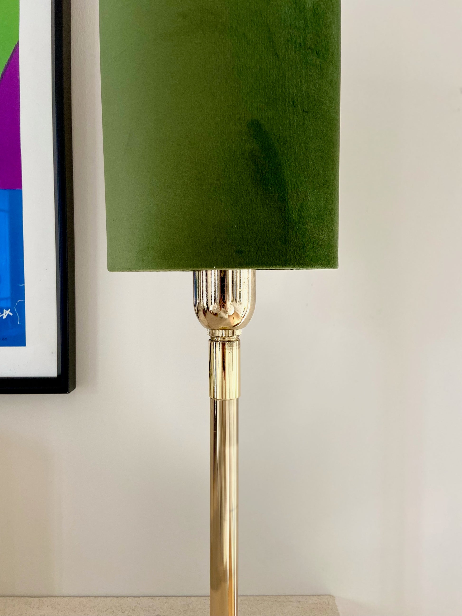 Grande lampe "Olive" en laiton et velours