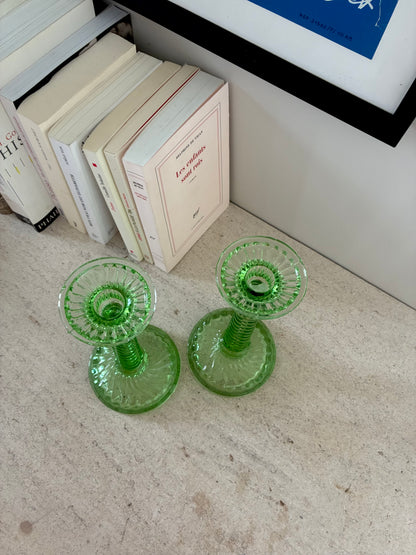 Paire de bougeoirs Scailmont en cristal vert - 1920/1930.