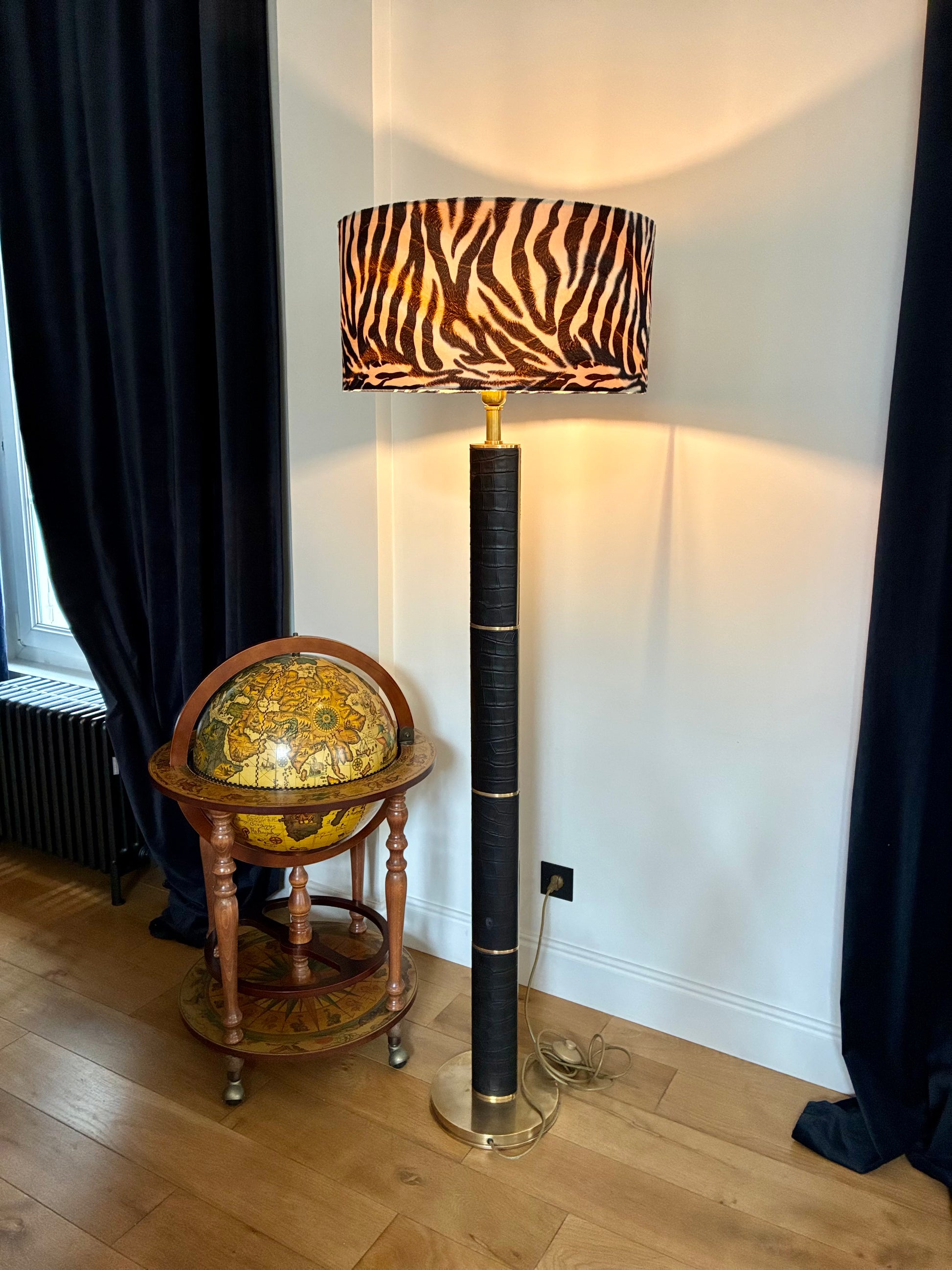 Grand lampadaire Ralph Lauren en cuir et laiton - 1970.