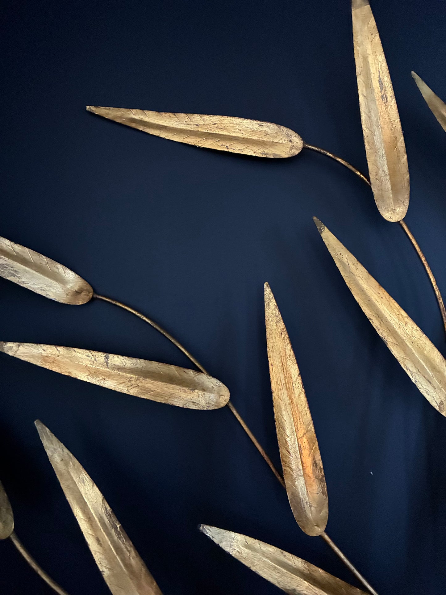 Grande applique murale"Feuilles" en laiton - 1970.