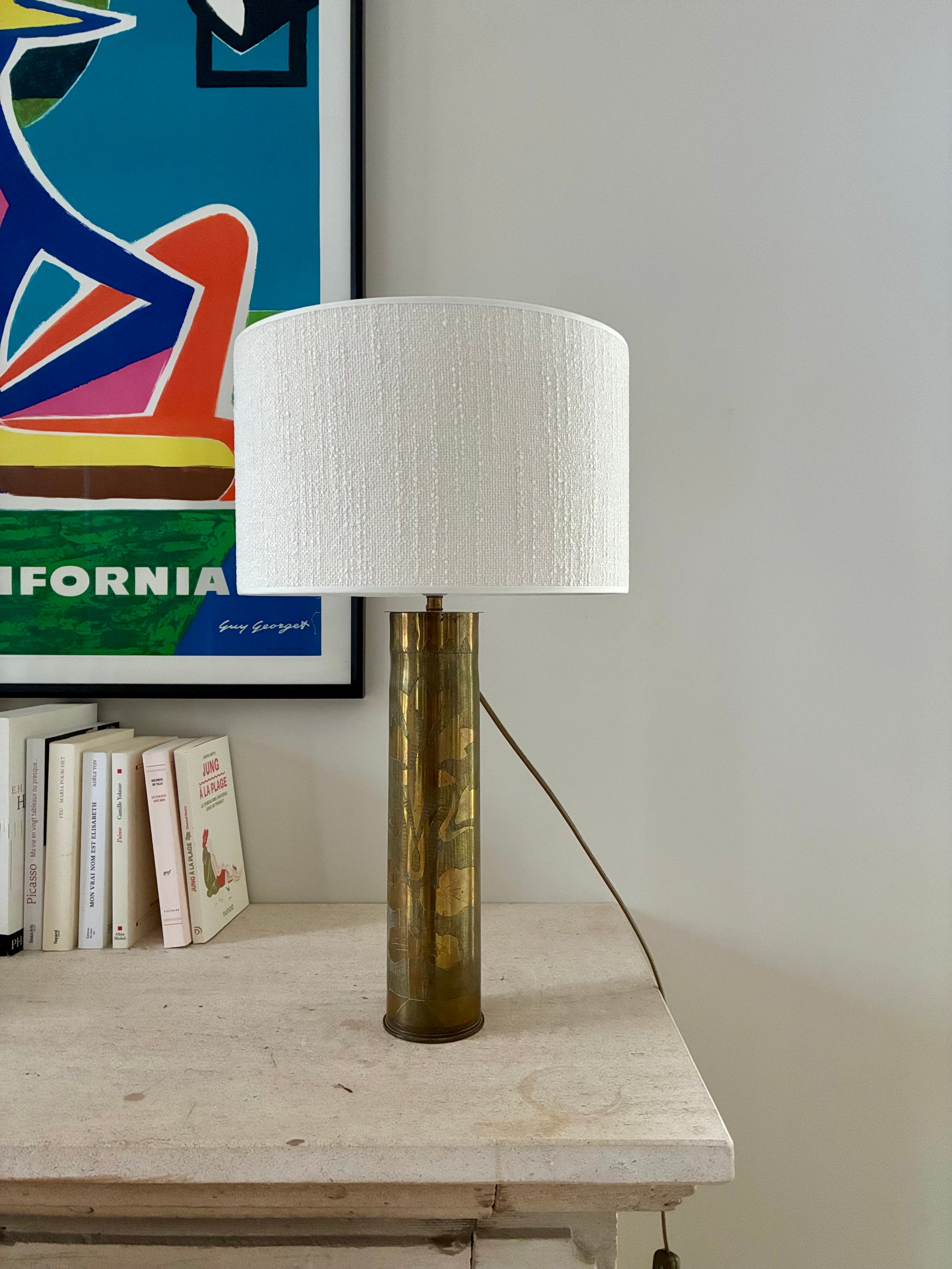 Lampe "Obus" gravée à décor fleuri.