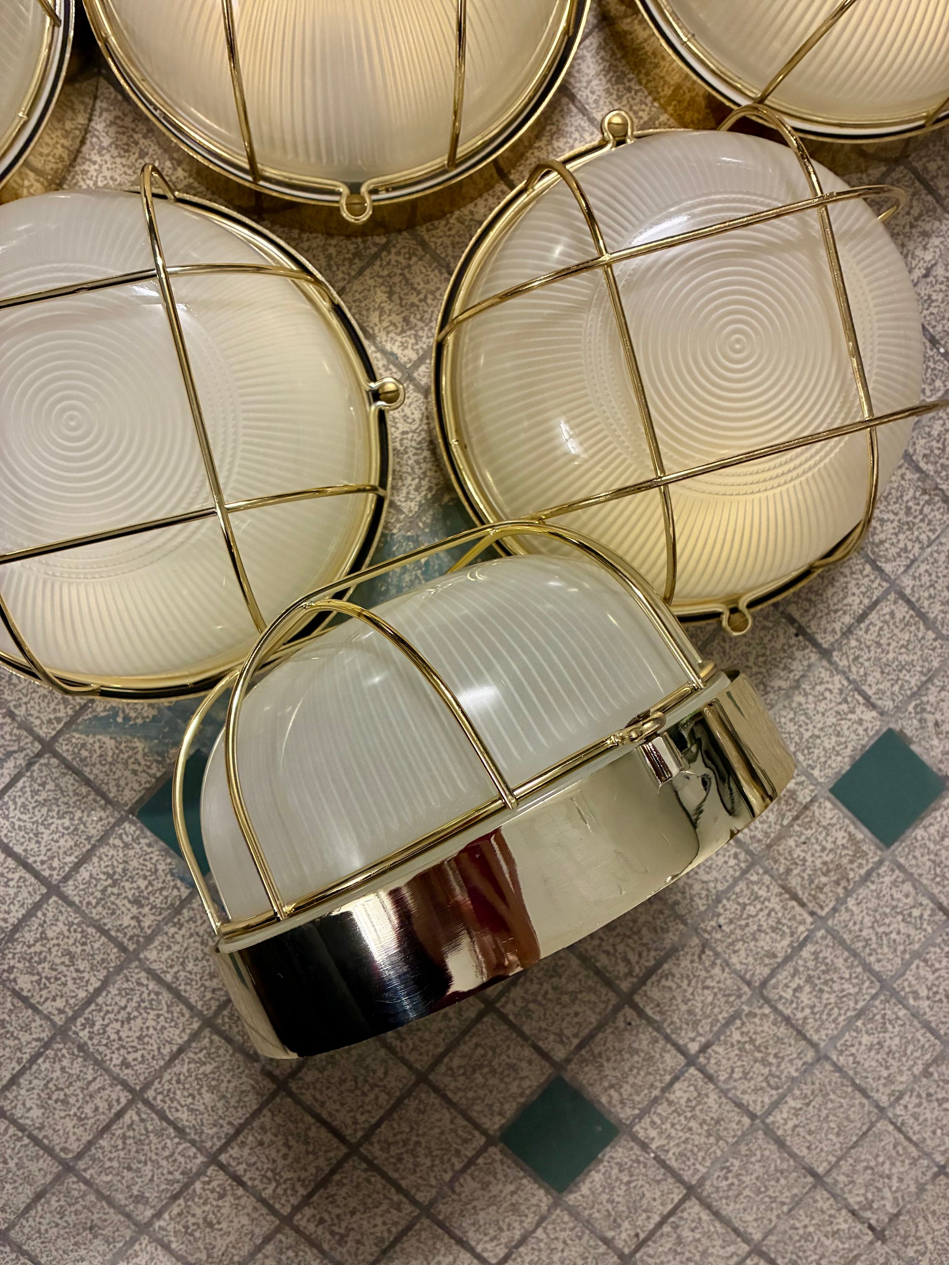 Paire d'appliques industrielles en verre et métal - 1970.