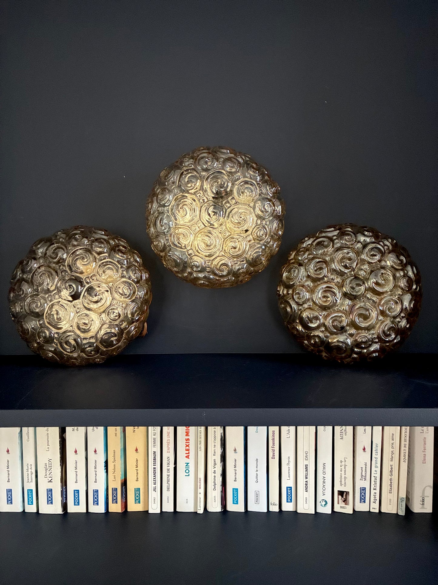 Trio d'appliques "Bubble" en verre ambré - 1960.