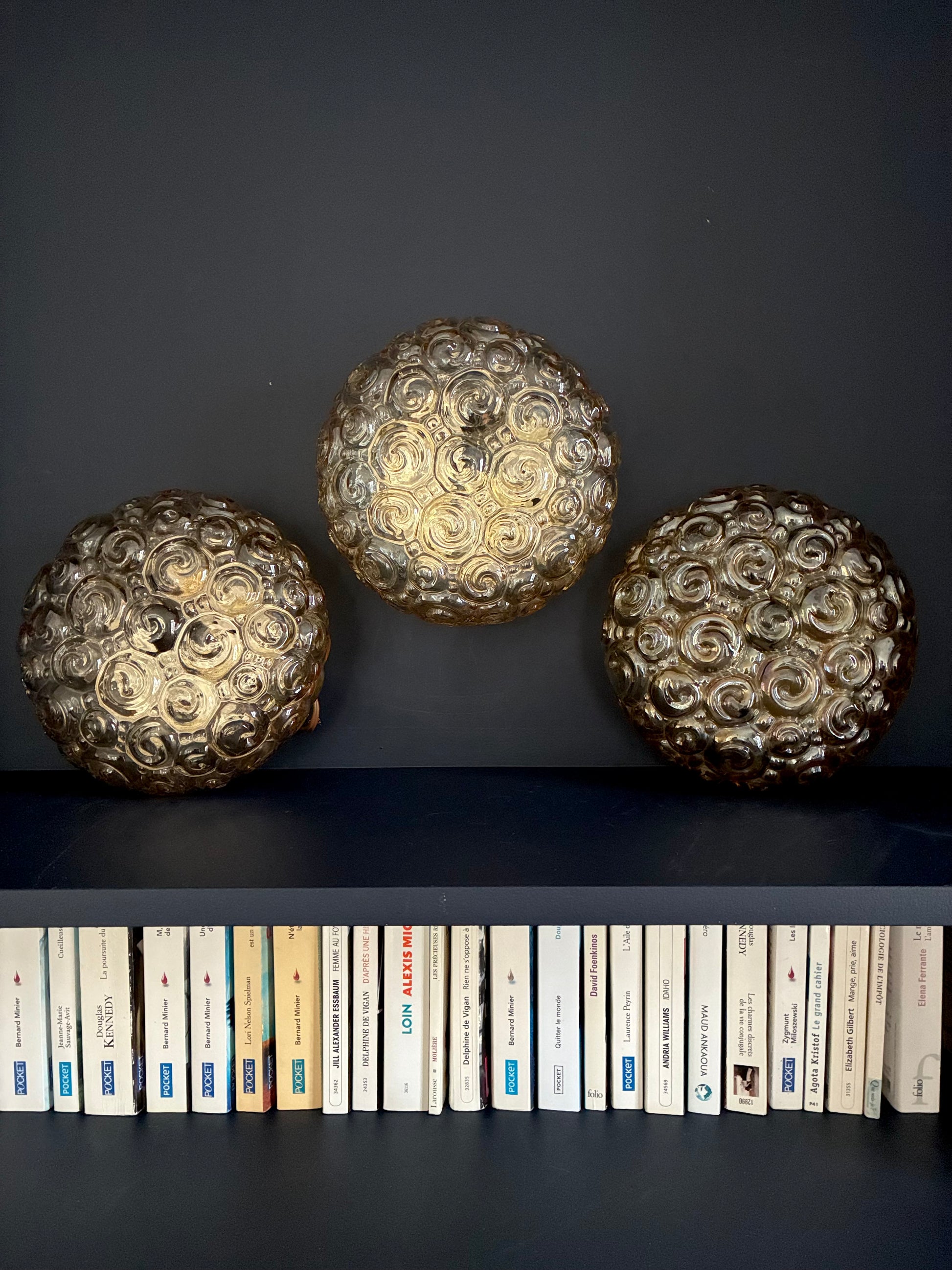 Trio d'appliques "Bubble" en verre ambré - 1960.