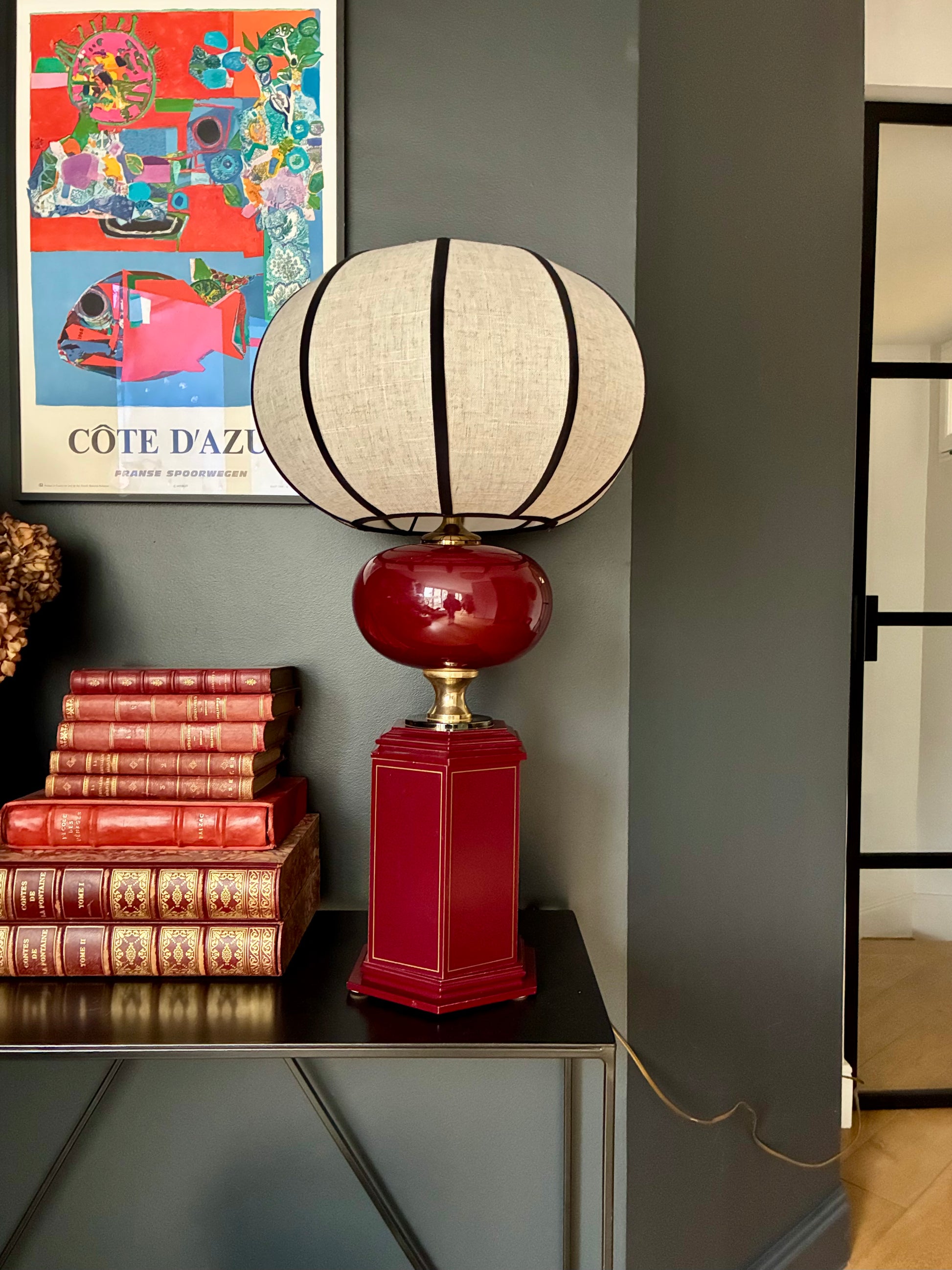 Lampe "Cosmos" en résine bordeaux - 1970.