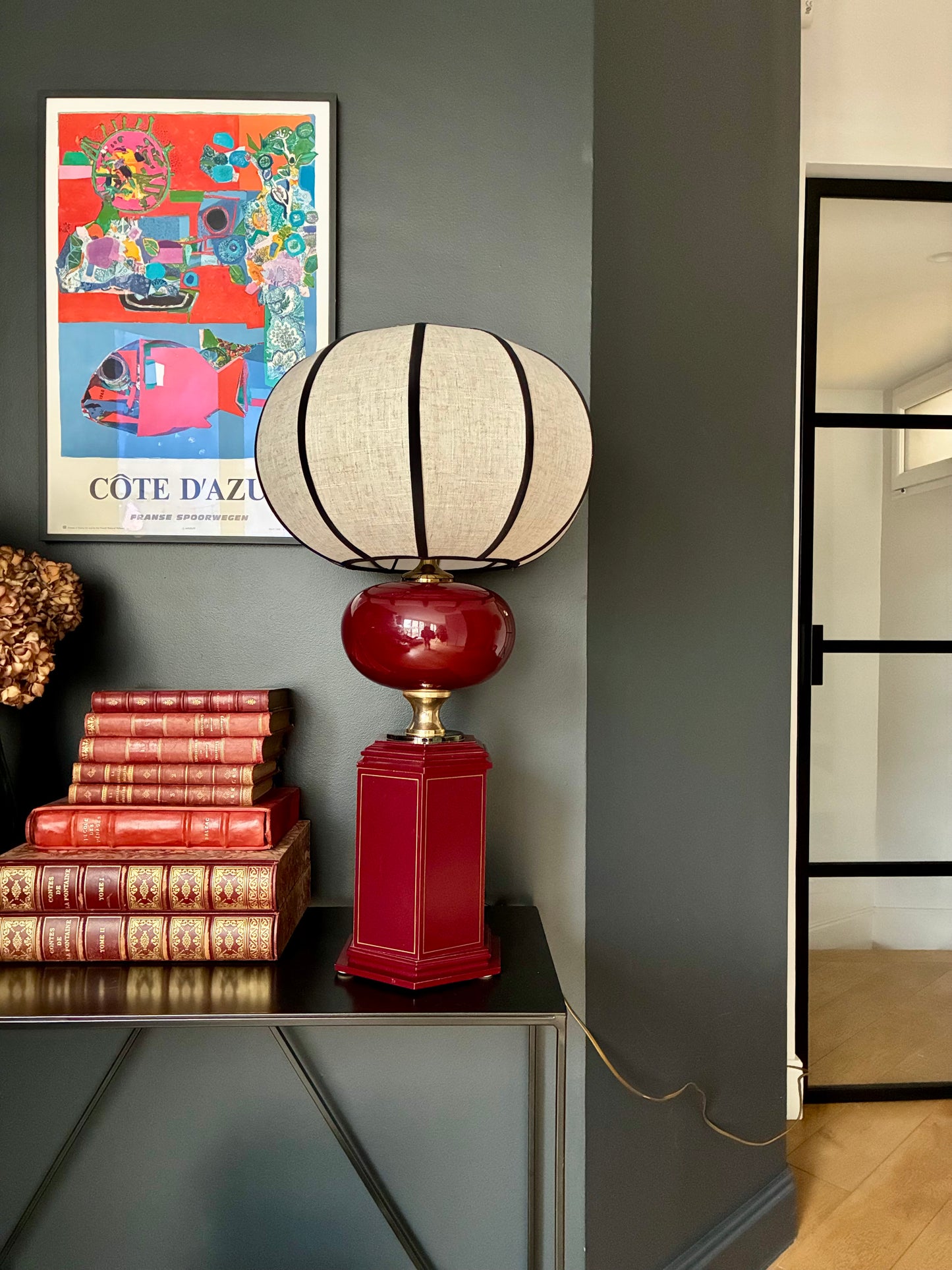 Lampe "Cosmos" en résine bordeaux - 1970.