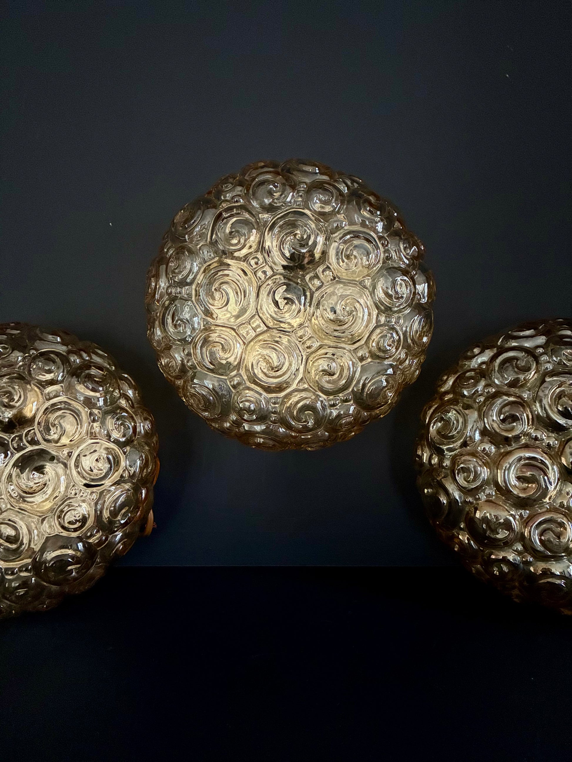 Trio d'appliques "Bubble" en verre ambré - 1960.