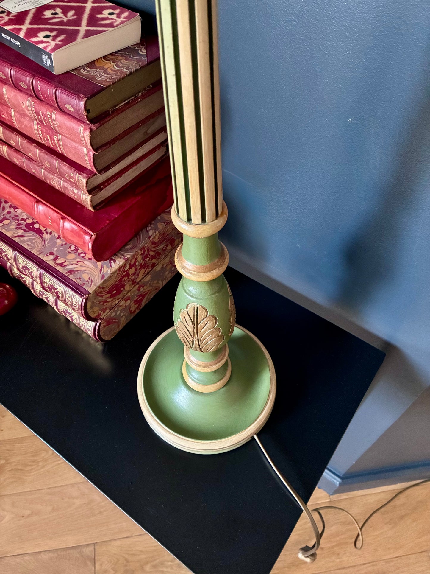 Lampe "Feuillage" en bois sculpté - 1970.