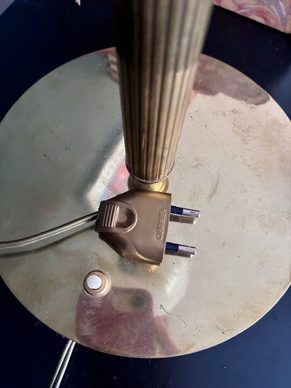 Paire de lampes "Sénateur" en laiton et opaline.